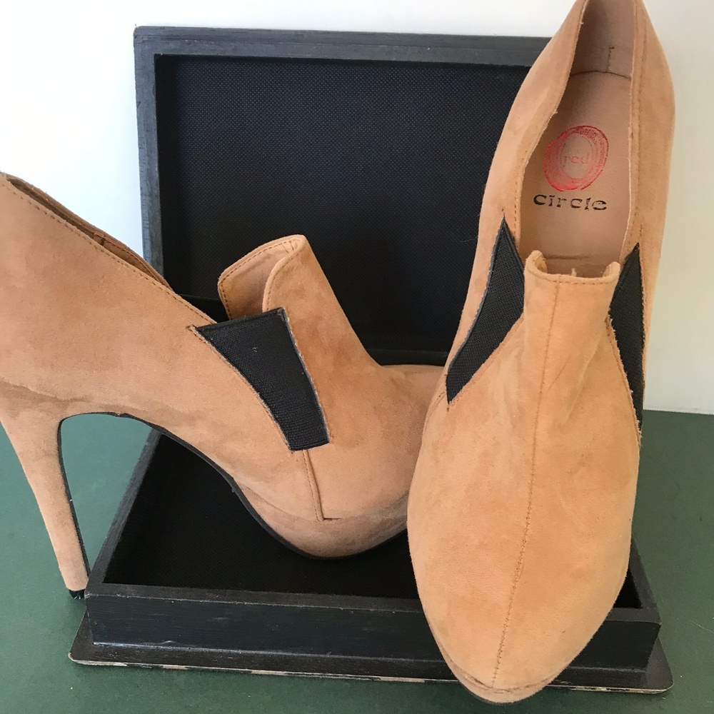 Red Circle Tan platform Stilettos